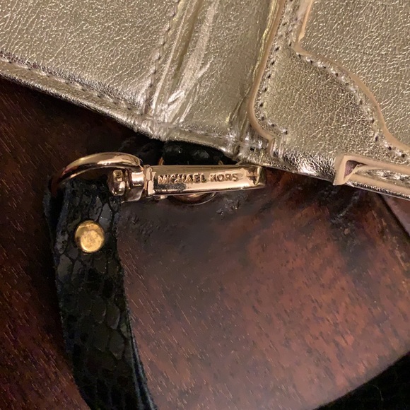 Michael Kors 4 4S iPhone case and wallet - Picture 8 of 9